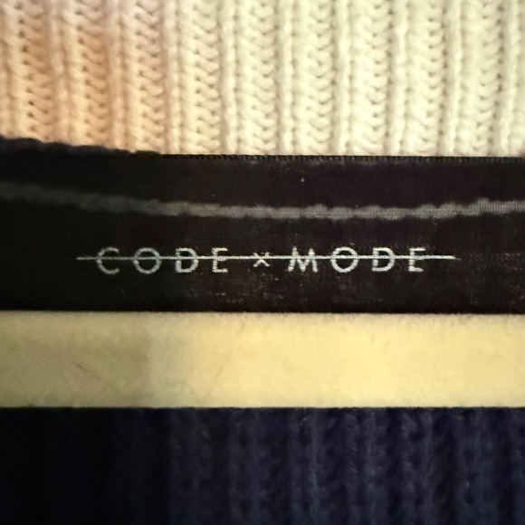 Code x Mode Navy White Varsity Cropped V Neck Sweater Size Large Preppy - Picture 8 of 11